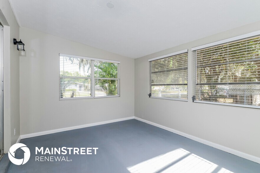 Building Photo - 3668 Schwalbe Dr