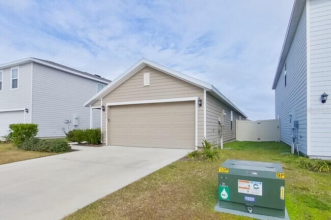 Building Photo - 4455 SW 85 Ln