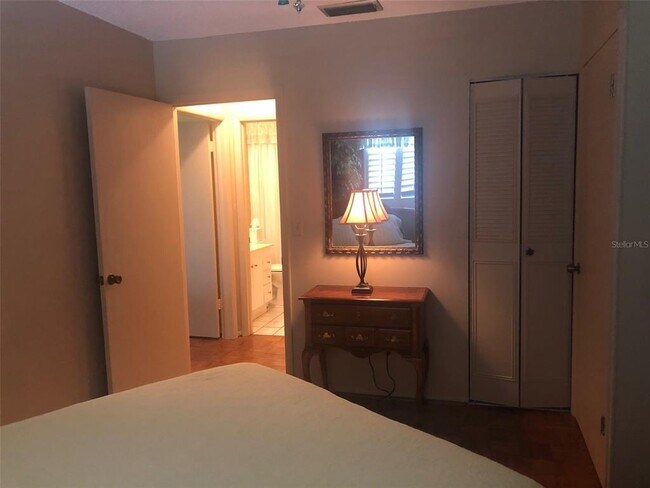 Building Photo - 221 Cedarwood Cir