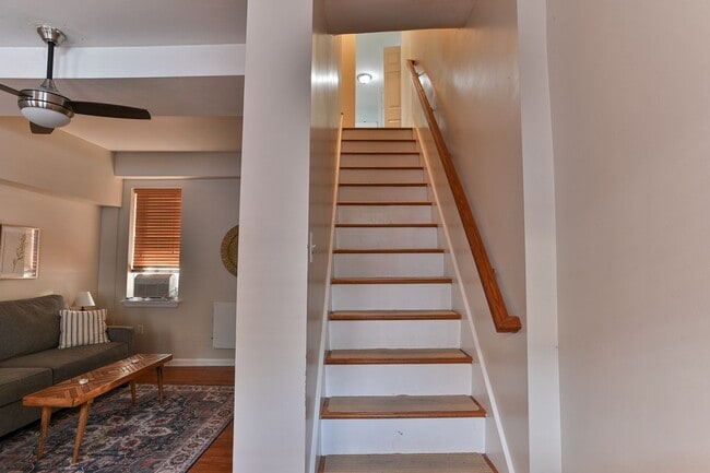Building Photo - Beautiful 3 Bedroom on Vine St