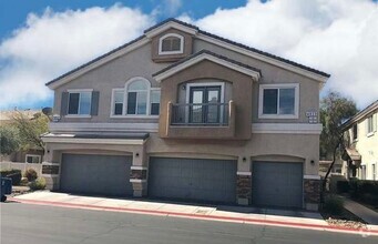 Building Photo - 3 Bed 2 Car Townhouse