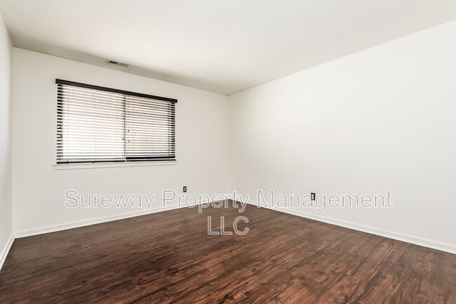 Building Photo - 806 Gregorys Way