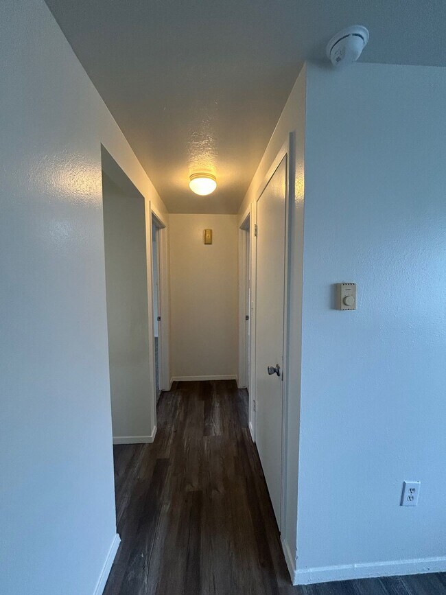 Building Photo - 547 Poole-2