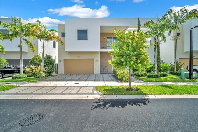 Building Photo - 7457 NW 101 Ave