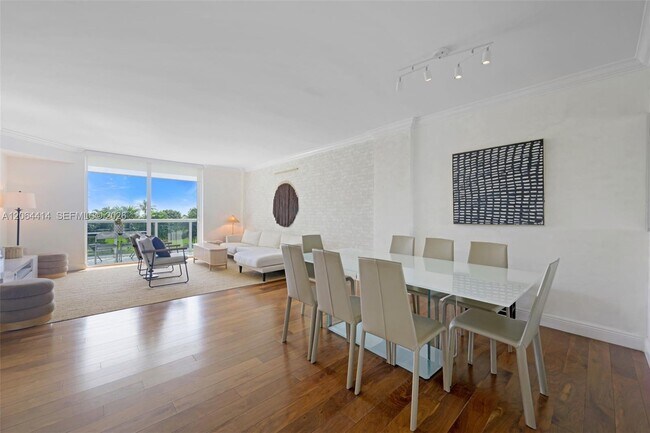 Building Photo - 10275 Collins Ave