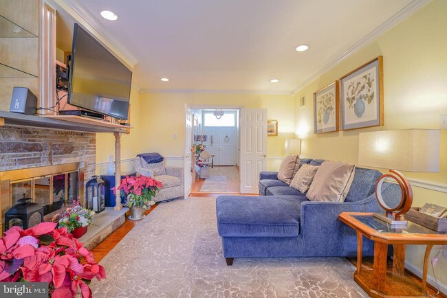 Building Photo - 245 Barclay Cir