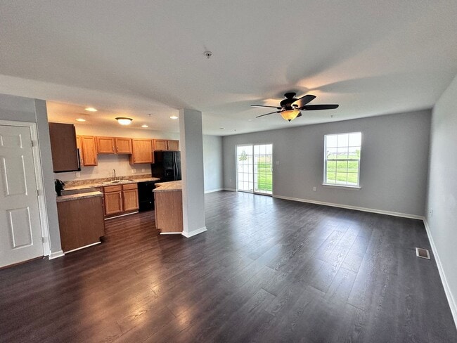 Building Photo - 3 Bedroom 2.5 Bathroom Townhome in Palmyra