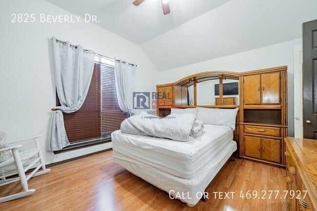 Building Photo - 2825 Beverly Dr