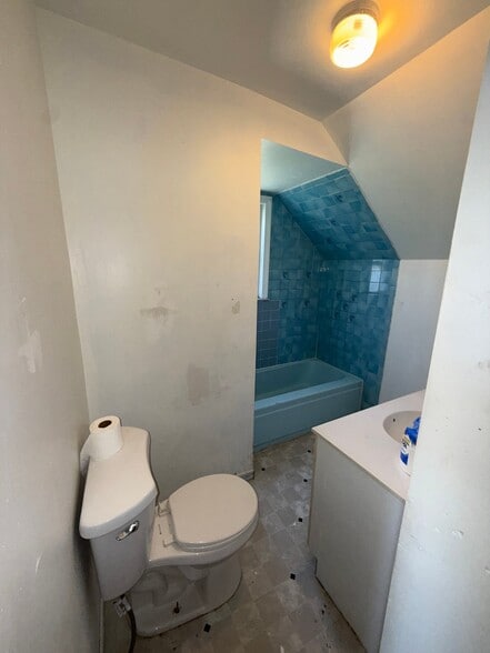 Building Photo - 634 Damon St