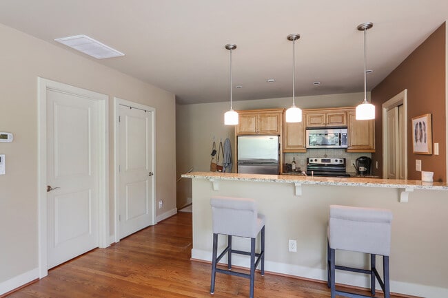 Building Photo - 1442 Dresden Dr