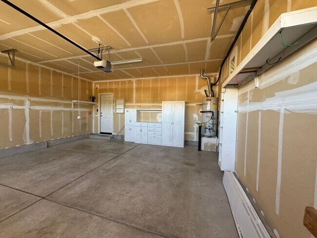 Building Photo - 2065 Red Willow Dr