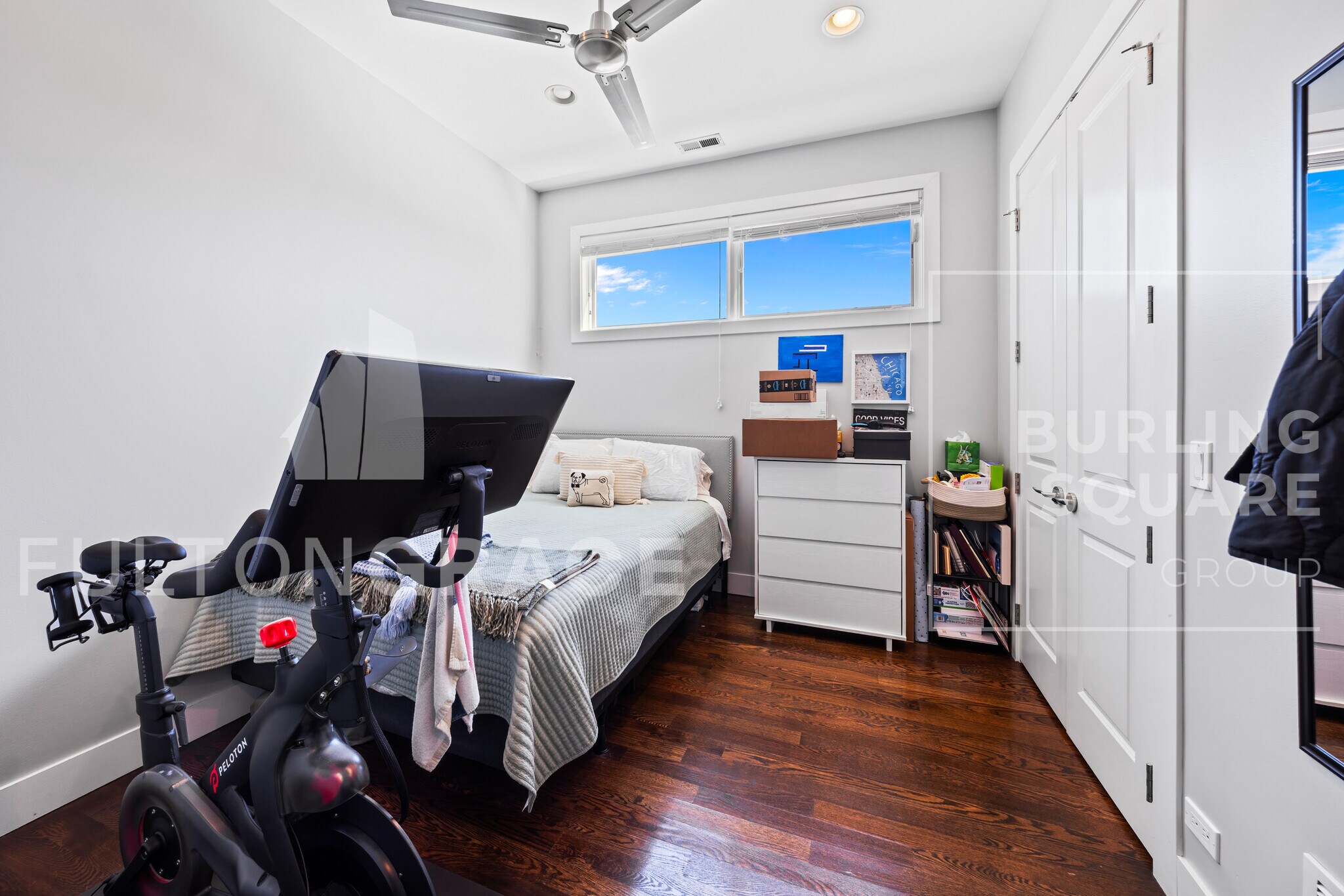 Building Photo - 2528 N Linden Pl