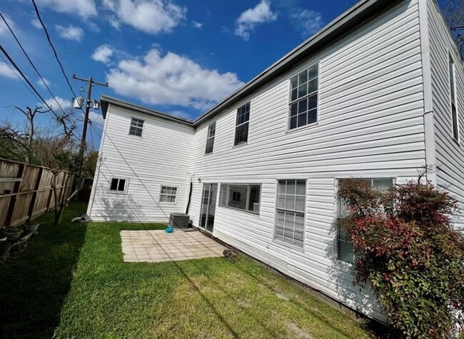 Building Photo - 2107 Restridge Dr