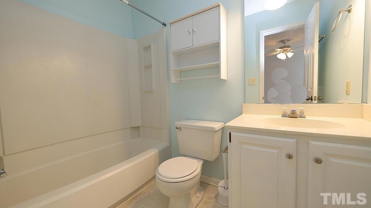 Bathroom in guest bedroom - 5414 Sharpe Dr