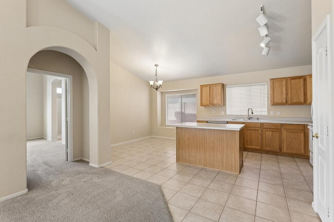 Building Photo - 921 E Montoya Ln