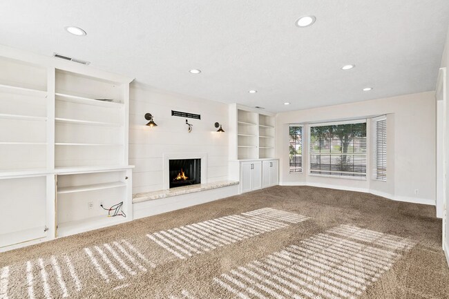 Building Photo - Beautiful 4 Bedroom Home! Pet Friendly