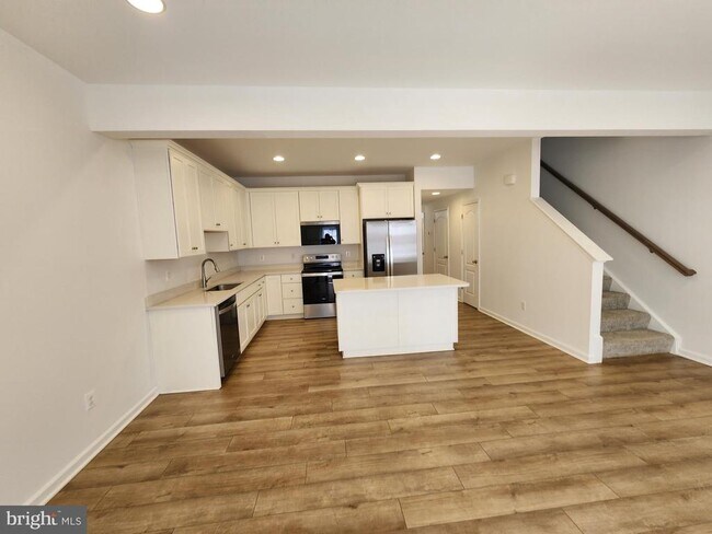 Building Photo - 437 Hillsdale Pl