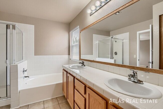 Building Photo - 2317 Jasmine Garden Dr