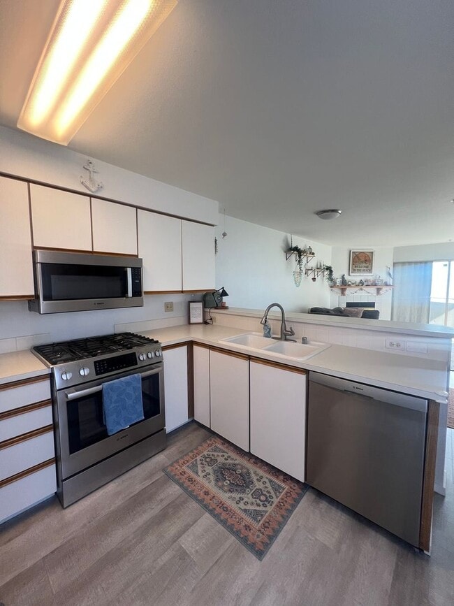 Building Photo - 2Bd 2Ba Waterfront Mariners Cove Condo in ...