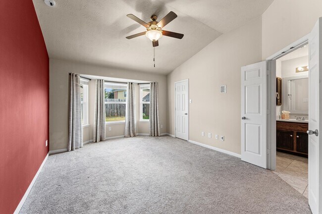Building Photo - 24530 Lakecrest Town Dr