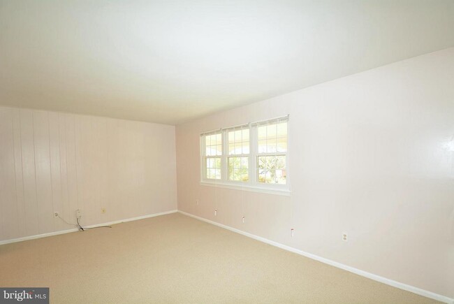 Building Photo - 5111 Gainsborough Dr