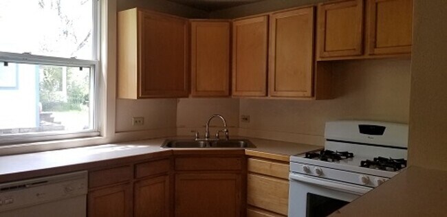 Building Photo - 218 Whedbee St