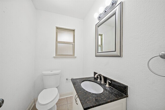 Building Photo - 2935 Auburn Dr