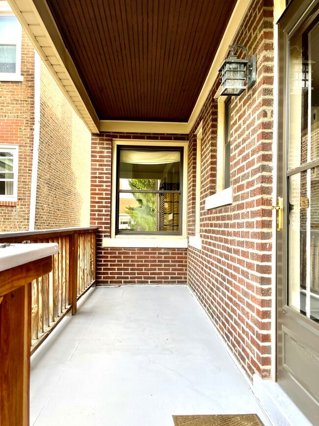 Building Photo - 219 Main St