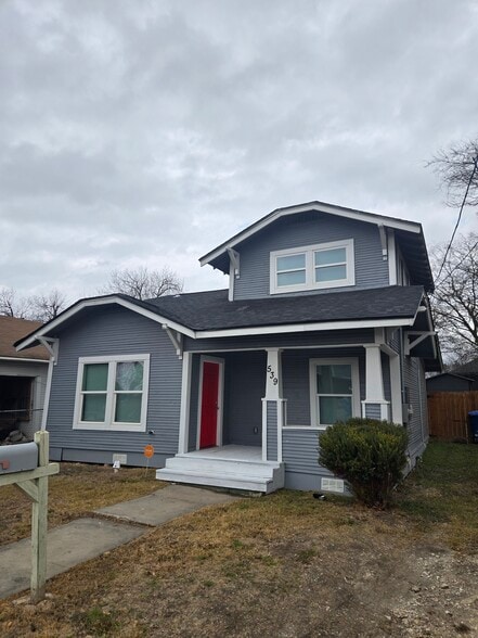 Primary Photo - 539 Hicks Ave