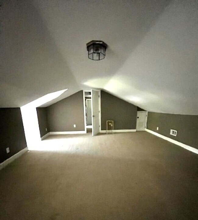 Building Photo - Luxury Ranch Living: Pool, Privacy & Premi...