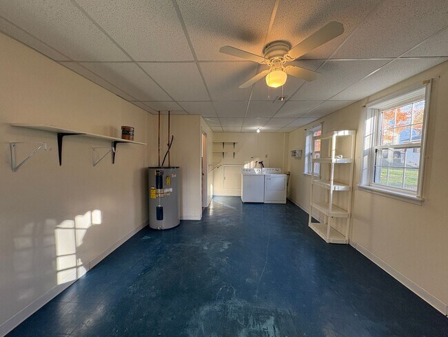 Building Photo - Spacious split level in Campell County nea...