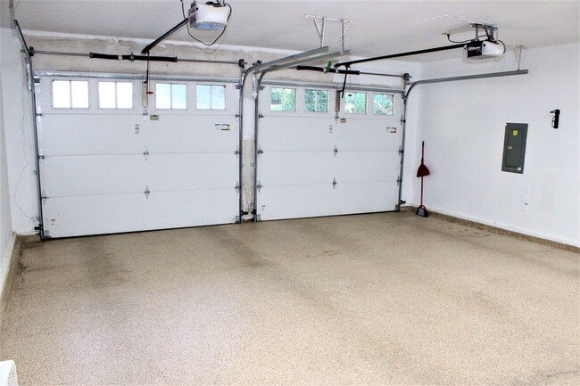 Building Photo - 321 Keach Ct