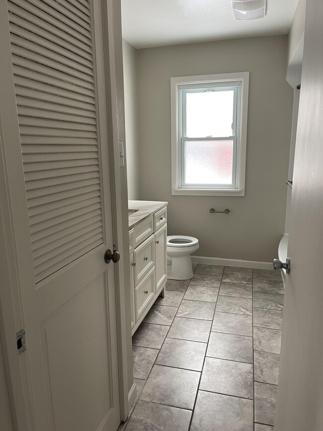 Building Photo - 610 Parkside Dr