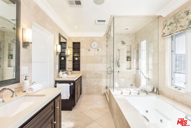 Building Photo - 17108 Oak View Dr