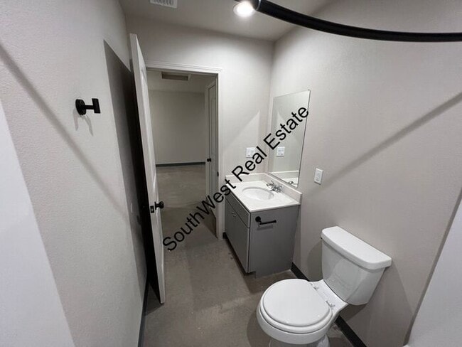 Building Photo - 2 BED 2 BATH APT ALL BILLS PAID!