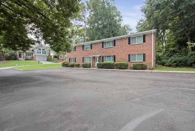 Building Photo - 2430 Coosawattee Dr NE