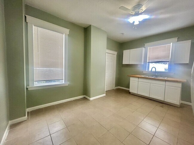 Building Photo - 3062 Kerper Ave