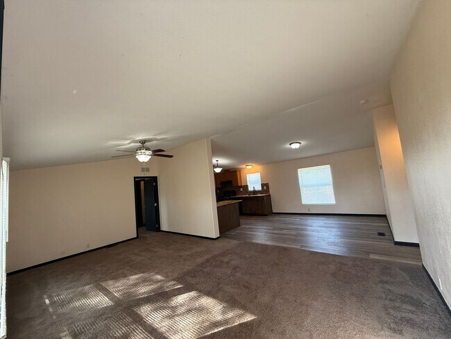 Building Photo - FR T L12795