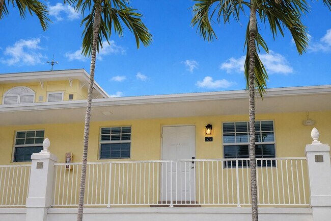 Building Photo - 2660 NE 8th Ave