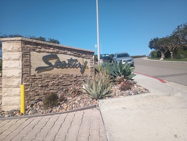 Building Photo - Charming 2BD/2BA Condo w/ Ocean Views - Solana Beach