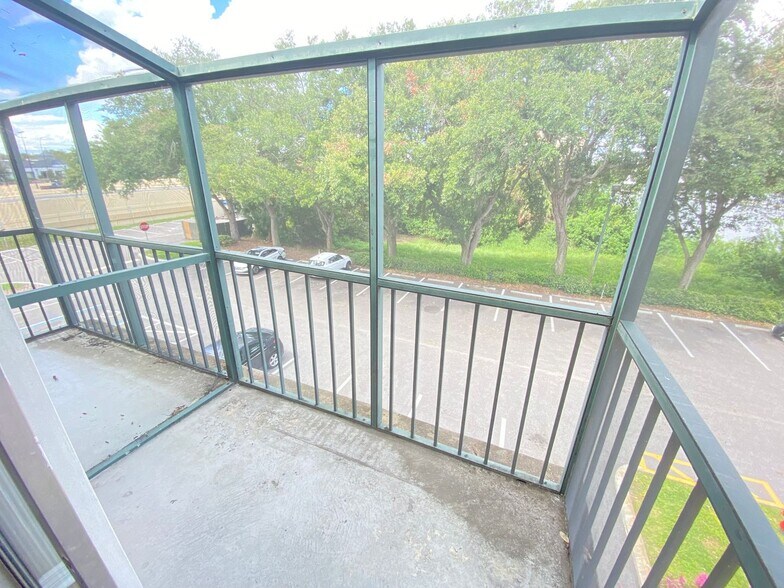 Building Photo - Waterside at Cranes Roost 1/1 Condo locate...