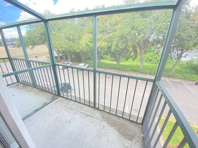 Building Photo - Waterside at Cranes Roost 1/1 Condo locate...