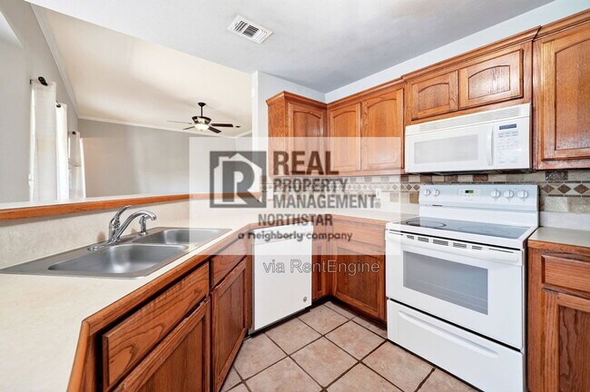 Building Photo - 308 Pin Oak Ln
