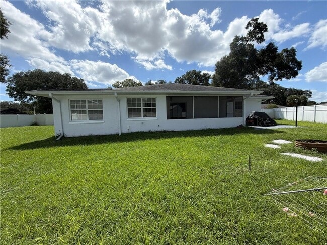 Building Photo - 10024 SW 73rd Terrace