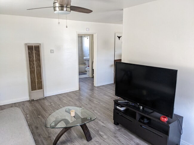Building Photo - Beachy, Upgraded 1 Bed / 1 Bath – Just 49 ...