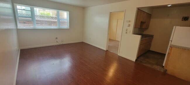 Building Photo - This is a great 1-bdr right in the heart o...