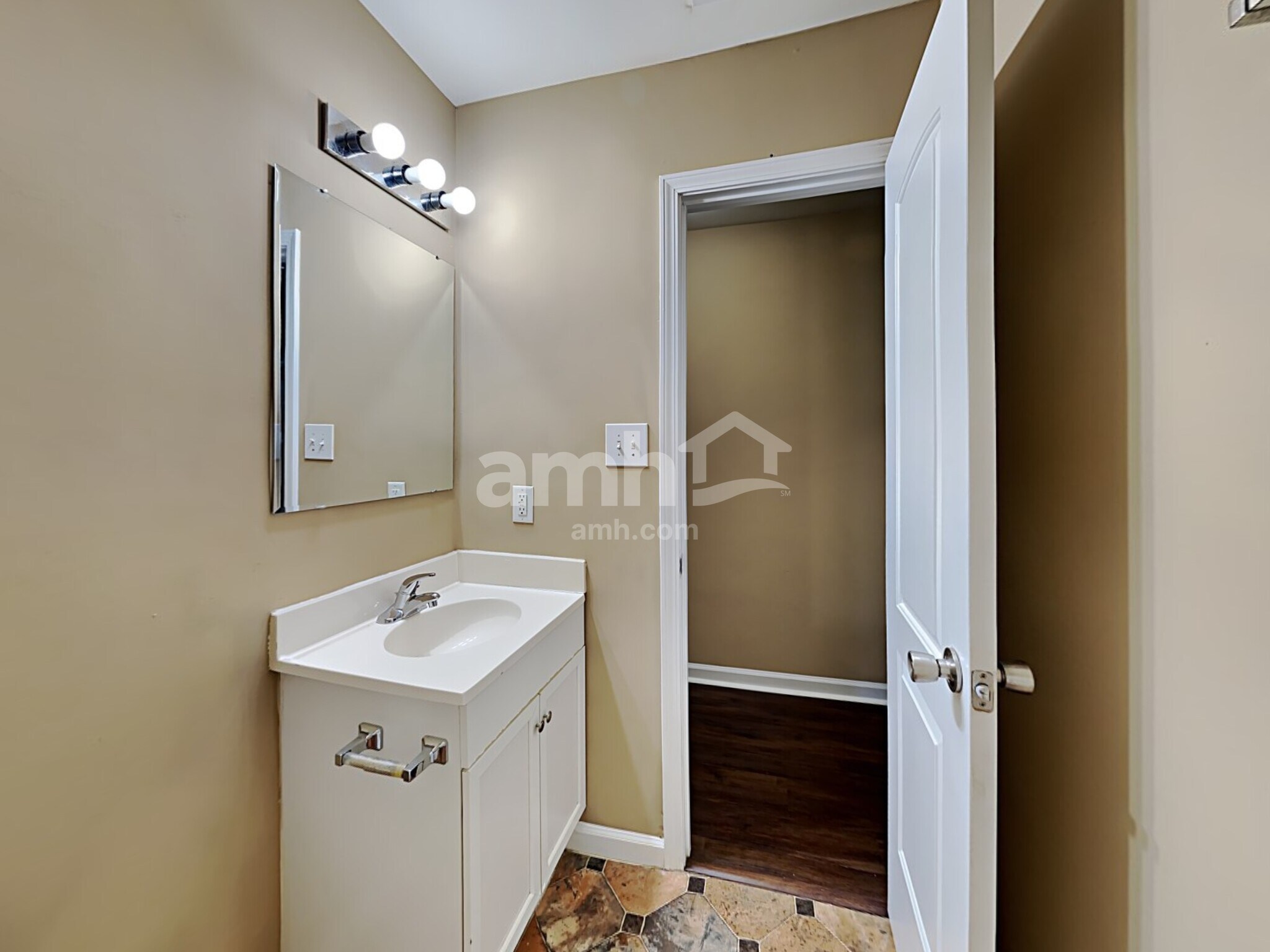 Building Photo - 4400 Oakshyre Way