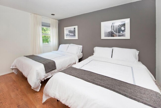 Building Photo - 1 Saddlewood Ct