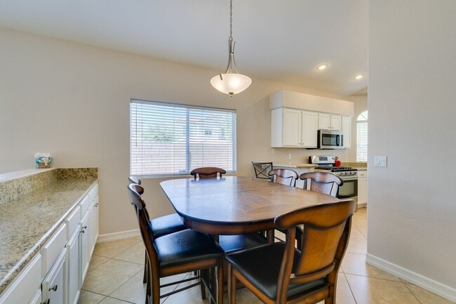 Building Photo - IMMACULATE & IMMEDIATE OCCUPANCY 3BEDROOM GREEN VALLEY BEAUTY!