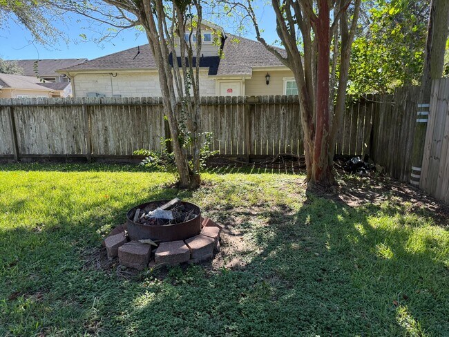 Building Photo - 12539 F Bar Dr